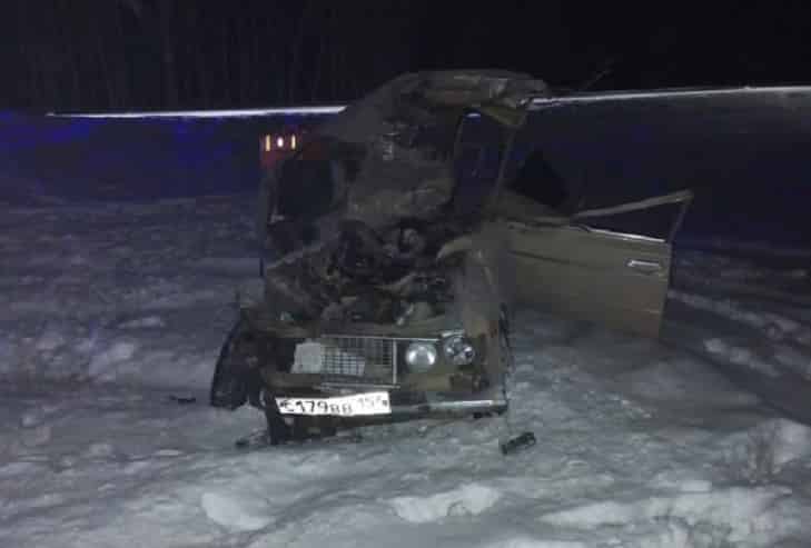 Три человека погибли в ДТП ВАЗ-2106 и фуры на трассе Омск-Новосибирск