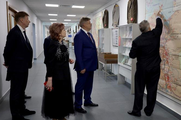 Анатолий Серышев посетил ГПНТБ СО РАН и обсудил с руководителем книгохранилища перспективы развития библиотеки