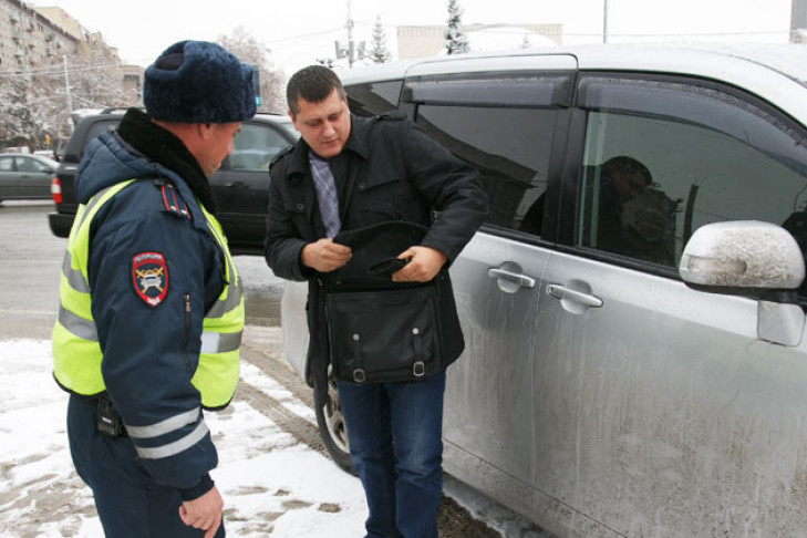 Не пользоваться смартфонами за рулем призвали в ГИБДД Новосибирска