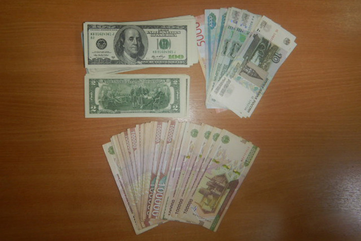 Собака по кличке Ярс пресекла вывоз валюты из Новосибирска в Узбекистан