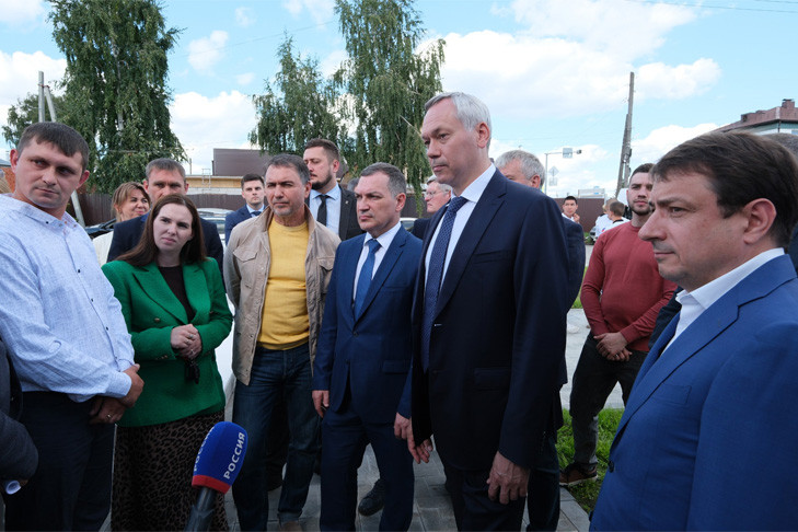 Андрей Травников поблагодарил участников ТОС за успешную реализацию инициатив жителей через различные программы и проекты