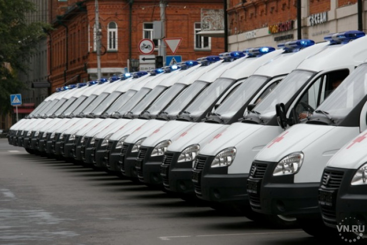 Колонна из 25 автомобилей скорой помощи проехала по Новосибирску