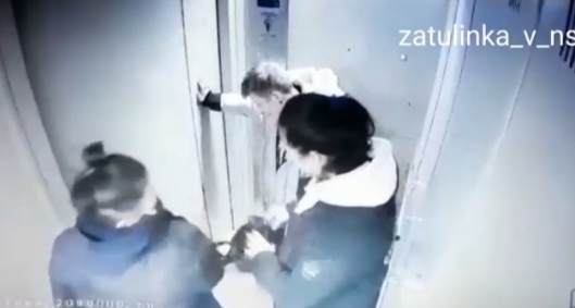 Дети травят кислотой пассажиров лифта на Затулинке