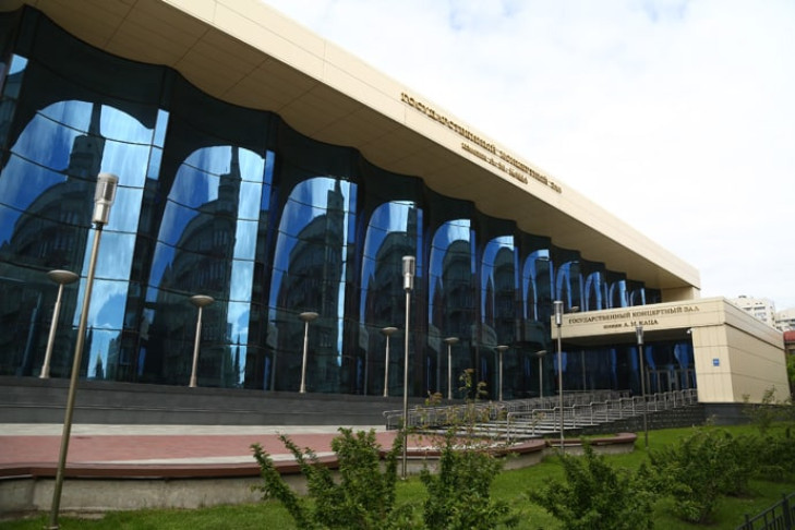 Кинологи проверили зал Каца в Новосибирске перед концертом в память о жертвах теракта