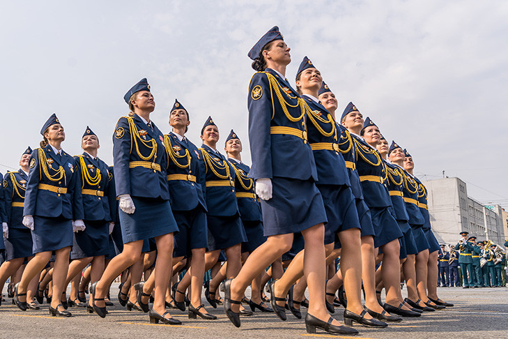 Парад в честь 78-й годовщины Победы прошел в центре Новосибирска