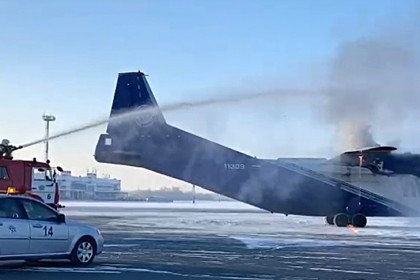 Двигатель самолёта Ан-12 загорелся в аэропорту «Толмачево»
