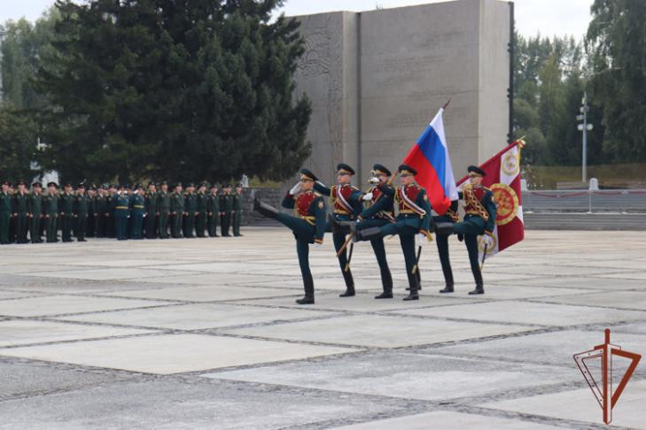 Будущие офицеры Росгвардии присягнули на верность Отечеству в Новосибирске