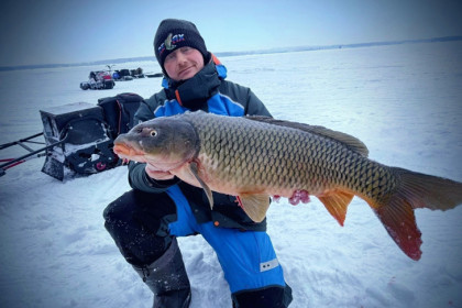 Кабанчика весом 8,5 кг на синий прыщ поймал рыбак из Новосибирска