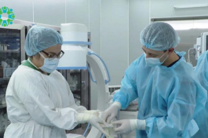 Детей со сложными сколиозами прооперировал в Ташкенте хирург из Новосибирска