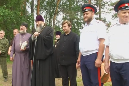 Шашке и молитве учили детей казаки на православных сборах