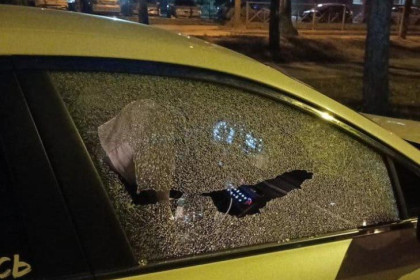 Машину обстреляли на улице Героев революции в Новосибирске