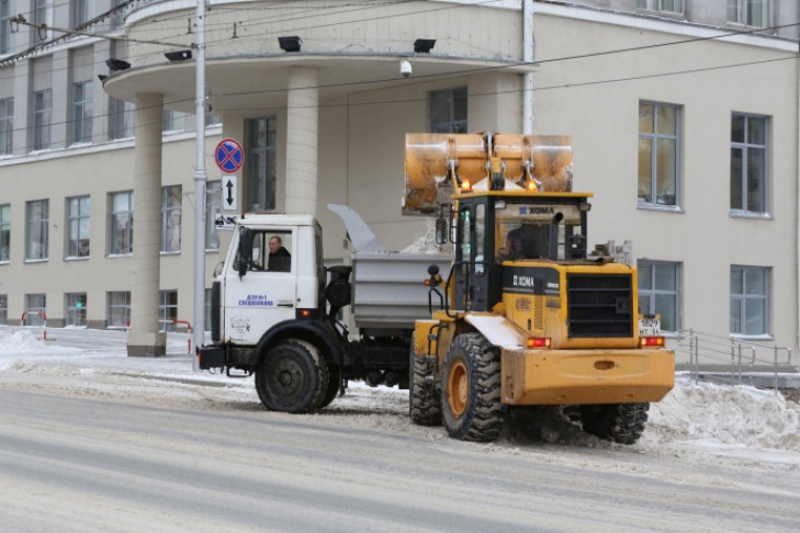  Для уборки тротуаров в Новосибирске закупят новую технику на 50 миллионов рублей