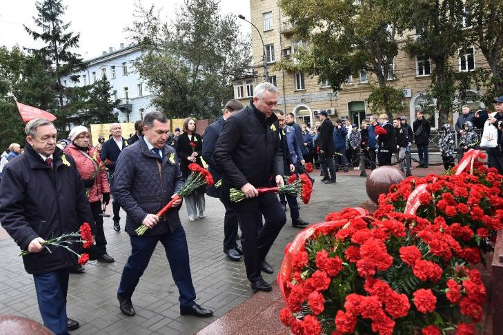 Андрей Травников почтил память жертв блокады Ленинграда