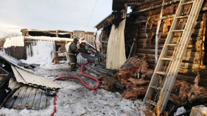«Пробрался через окно»: пожарный чудом спас женщину из горящего дома