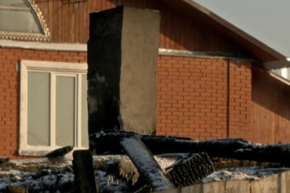 Пожар уничтожил новый дом семьи с 11 детьми - подробности