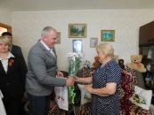 С Днем Победы поздравили узников фашистских концлагерей в Линево