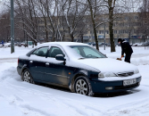 Жителям Новосибирской области рассказали, как откопать машину из сугроба