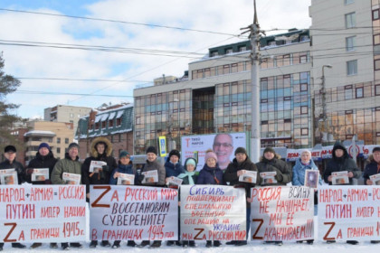 Новосибирцы вышли на улицы города в поддержку Российской армии