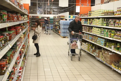 В Новосибирске разгорелся конфликт из-за задержания школьницы в магазине