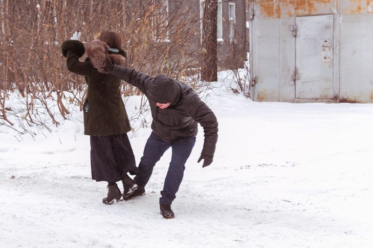 Муж с женой подрались в травмпункте на Ползунова в Новосибирске
