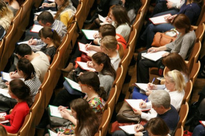 Пушкин, «Глобус» и тысячи участников: в Новосибирске прошел «Тотальный диктант — 2026»