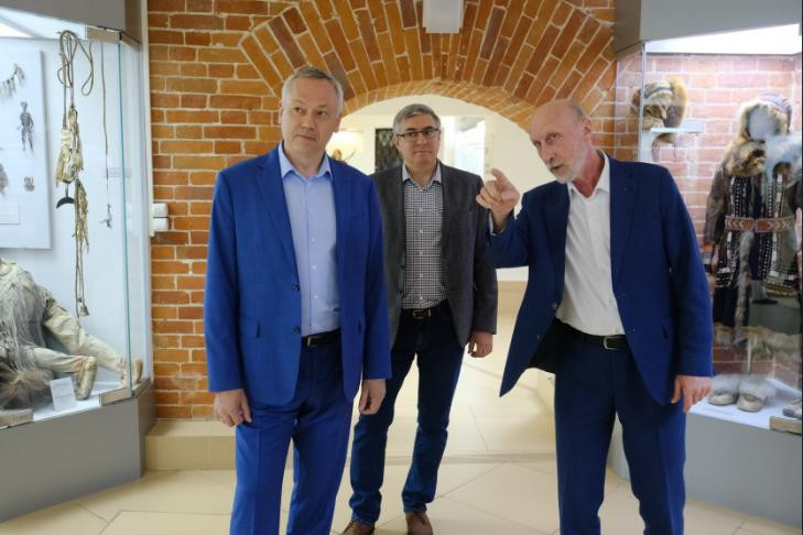 Губернатор Андрей Травников посетил Краеведческий музей в «Ночь музеев-2022»