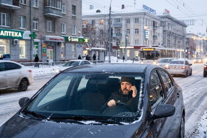 В Новосибирске число штрафов за телефон за рулем выросло в 50 раз