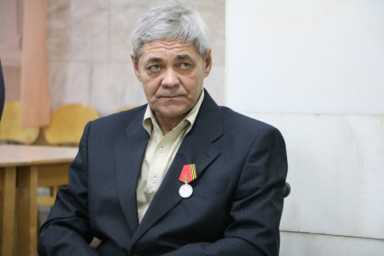 Медаль Жукова за взятие Нью-Йорка вручили ветерану СВО в Бердске