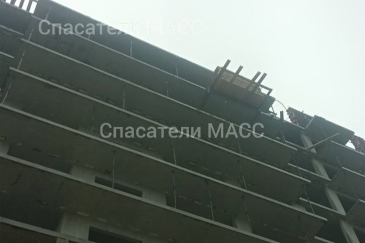 Обрушение на стройке привело к гибели 24-летнего рабочего в Новосибирске