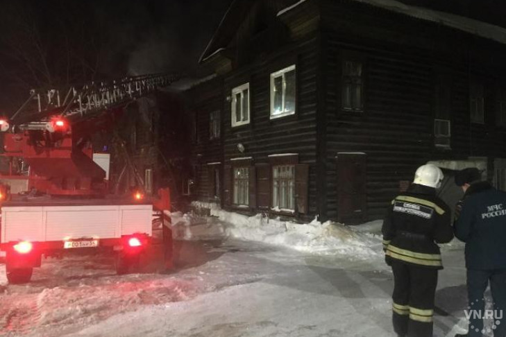 Мужчину без признаков жизни спасли на пожаре в Новосибирске