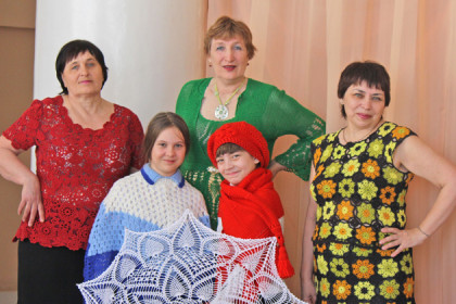 Иностранцы раскупают береты куйбышевской пенсионерки