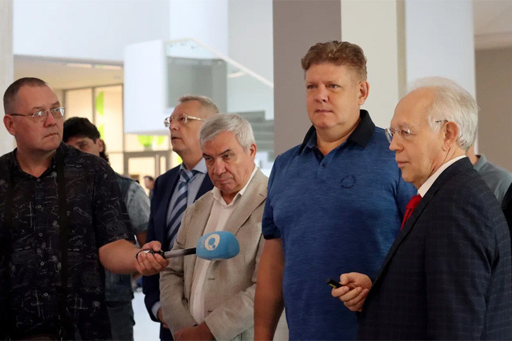 Полпред посетил ведущие центры науки и инноваций в Новосибирской области