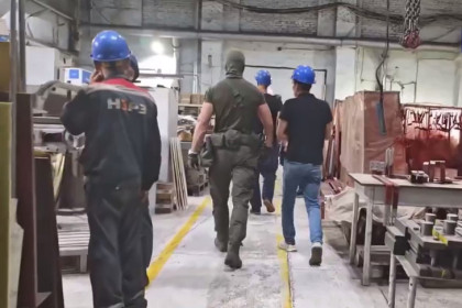 Подпольную мастерскую по изготовлению оружия нашли на заводе в Новосибирске