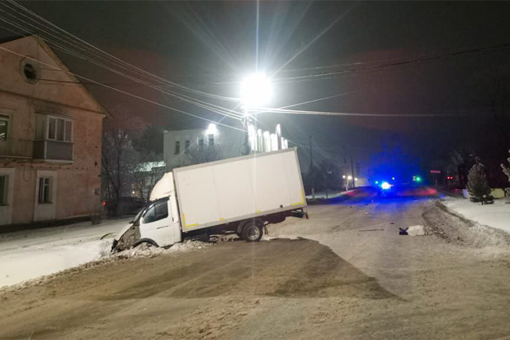 Насмерть задавил пешехода водитель грузовика под Новосибирском