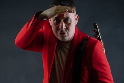 Автор хита «Скрипка-лиса» перепел песню новосибирца в шоу «Конфетка»