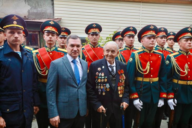 Изобретателю и участнику ВОВ Владимиру Сбоеву исполнилось 100 лет в Новосибирске
