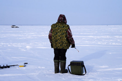 Рыбак провалился под лед и уволок с собой спасателей