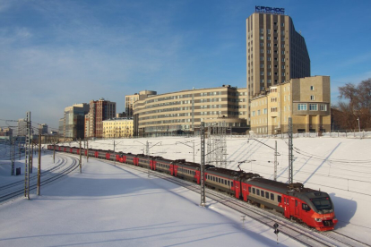 Самый длинный пригородный поезд в стране запустили в Новосибирске