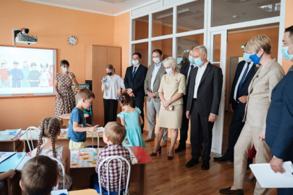 Родители школьников Новосибирска: современный учитель должен помогать ребенку адаптироваться в быстроменяющемся мире
