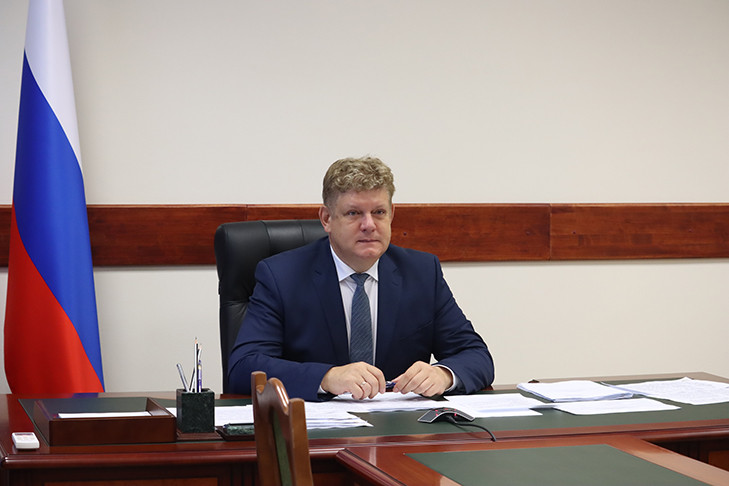 Строительство и ремонт социальных объектов в Хакасии полпред обсудил с жителями республики в ходе личного приёма граждан