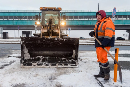На дороги региона вышло более 600 единиц техники для борьбы со снегопадом