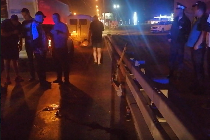 Самокатчик погиб под колесами КамАЗа на улице Ватутина в Новосибирске