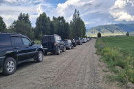 На Алтае турфирмы начали подвозить топливо автопутешественникам