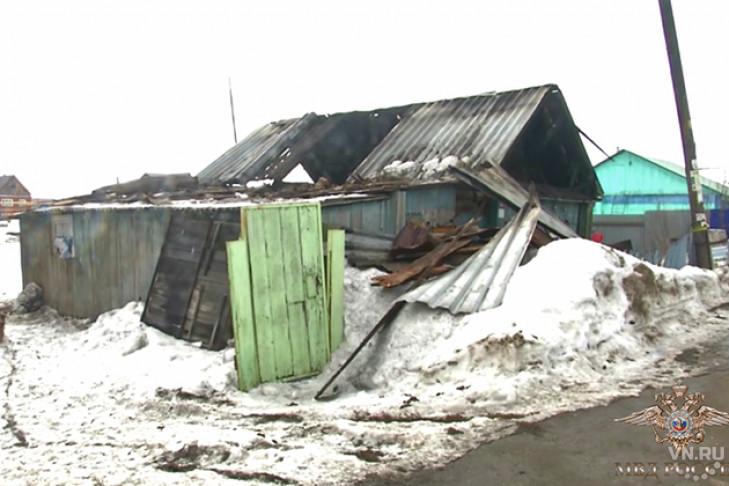 Гаишники спасли шесть человек на пожаре под Новосибирском