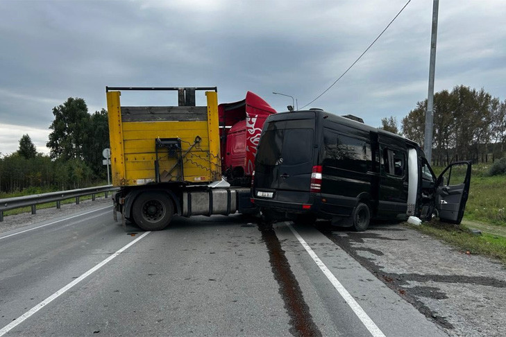 Смертельная авария с участием катафалка произошла в Новосибирской области