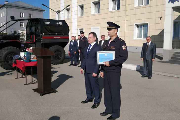 Квадроцикл и тепловизоры передала мэрия Новосибирска бойцам Росгвардии