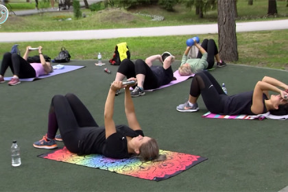 Фитнес-центры перенесли тренировки на улицы Новосибирска