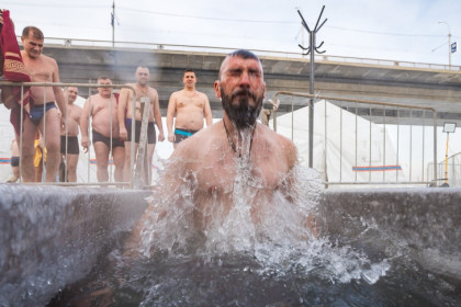 Крещение 19 января 2026: подборка православных открыток, картинок и стихов