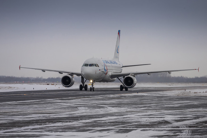 В аэропорту Толмачево задерживается прибытие девяти рейсов из-за снегопада
