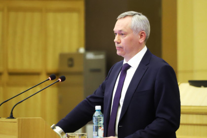 Андрей Травников поручил сократить расход бензина на служебных авто